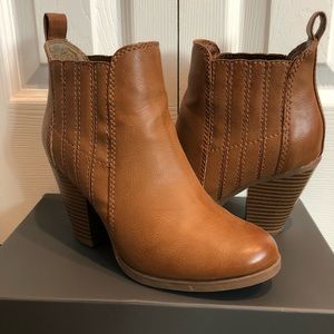 Franchesca Heeled Bootie Tan Size 6